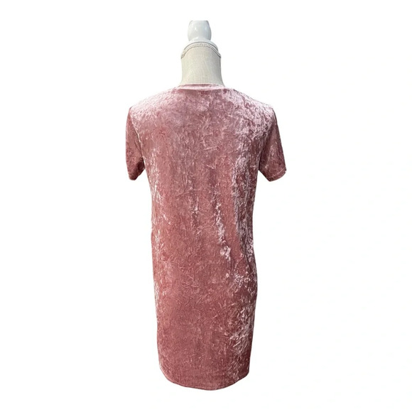 Acting Pro Pink Blush Crushed Velvet Short Sleeved Mini Dress Size M - Picture 2 of 9